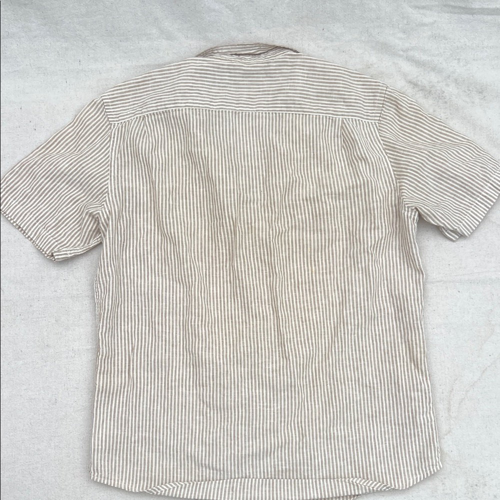 Old Navy Men’s Beige and White Striped Linen-Blend Button-Down Shirt - Picture 4 of 4